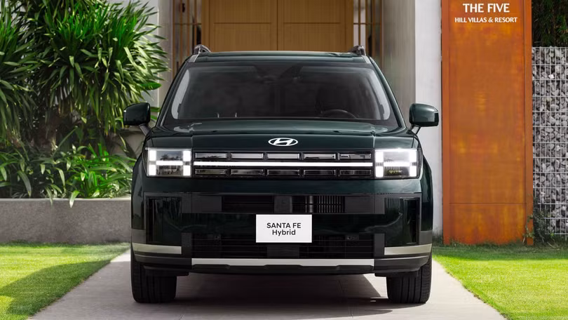 Hyundai Santa Fe ra mắt bản Hybrid giá 1,369 tỷ đồng, 'đấu' xe Trung Quốc Lynk & Co 08
