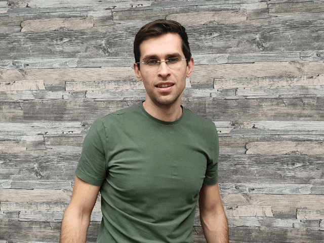 Mỗi lần giữ phím chụp, bạn có thể tạo những tấm ảnh GIF như thế này