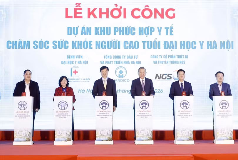 Tổng bí thư Tô Lâm và các đại biểu thực hiện nghi thức khởi công. Ảnh: Thống Nhất – TTXVN