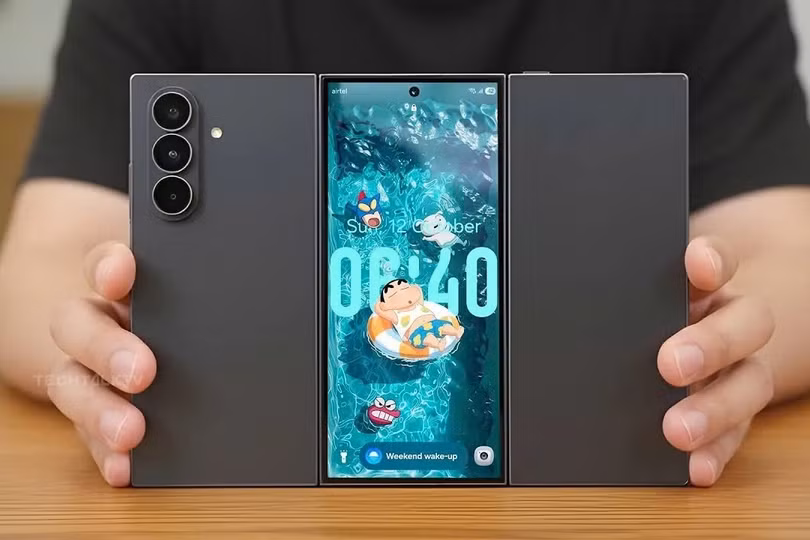 Đập hộp điện thoại gập 3 của Samsung vừa về Việt Nam