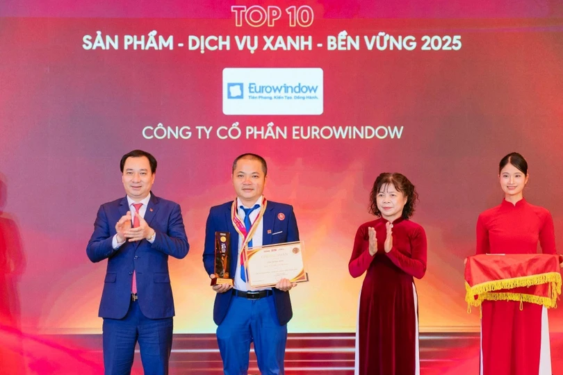 Eurowindow nhận danh hiệu Top 10 sản phẩm xanh và bền vững 2025