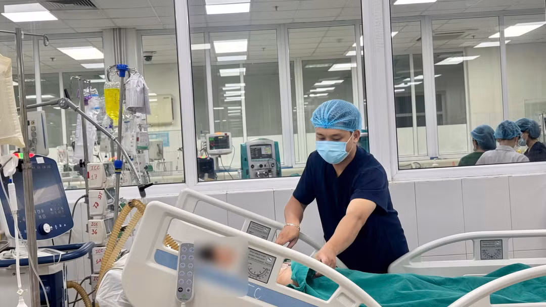 Bé gái 14 tuổi sốc nhiễm khuẩn, suy đa tạng vì sốt mò