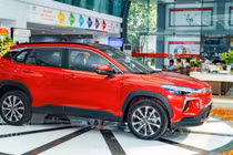 Cận cảnh Toyota Corolla Cross 2024 giá từ 820 triệu đồng