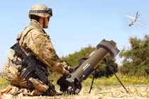 Lính thủy đánh bộ Mỹ sử dụng đạn lượn thông minh Hero-30. Ảnh Military Leak