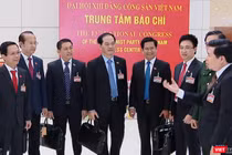 Các Đại biểu khẳng định sẽ sáng suốt lựa chọn các đồng chí tham gia vào Ban Chấp hành Trung ương Đảng khóa XIII đủ đức, đủ tài để cùng Đảng ta quyết tâm xây dựng đất nước ta ngày càng phồn vinh, phát triển.