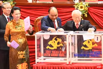 Lãnh đạo Đảng, Nhà nước tham gia bỏ phiếu bầu Ban Chấp hành Trung ương Đảng khoá XIII. Ảnh: Trọng Hải.
