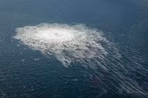 Khí rò rỉ từ đường ống Nord Stream 2 bị hư hỏng, được chụp bởi máy bay F-16 của Đan Mạch gần Bornholm, Đan Mạch ngày 27/9/2022 (Ảnh: Getty)