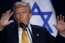 Tổng thống Mỹ Donald Trump chỉ thị chấm dứt lệnh tạm dừng cung cấp bom nặng 2.000 pound (907kg) cho Israel do cựu Tổng thống Joe Biden áp đặt. Ảnh: TNS.