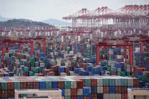 Xuất khẩu của Trung Quốc giảm tháng thứ 4 liên tiếp trong tháng 8 do nhu cầu bên ngoài yếu (Ảnh: Reuters)