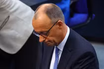 Ông Friedrich Merz sau khi không giành được chức Thủ tướng Đức trong vòng bỏ phiếu đầu tiên tại Bundestag, ngày 6/5. Ảnh: Reuters.