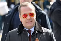 Cựu Tổng thống Nga Dmitry Medvedev tại Moscow, Nga ngày 9/5. Ảnh: Sputnik.