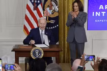 Cựu Tổng thống Mỹ Joe Biden và cựu Phó Tổng thống Kamala Harris. Ảnh: Getty.