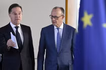 Thủ tướng Đức Friedrich Merz (phải) và Tổng thư ký NATO Mark Rutte đến dự cuộc họp báo sau cuộc hội đàm tại Phủ Thủ tướng vào ngày 11/12 tại Berlin, Đức. Ảnh: AFP.