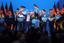 Bà Alice Weidel, giữa, và các nhà lãnh đạo khác của đảng cực hữu Sự thay thế cho nước Đức. Ảnh WSJ.