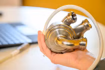 Trái tim nhân tạo BiVACOR có một bộ phận chuyển động duy nhất – một rotor được giữ cố định bằng nam châm. Ảnh: BiVACOR.