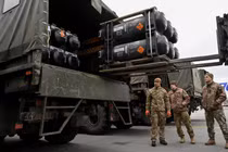 Mỹ đang cạn tiền viện trợ quân sự cho Ukraine (Ảnh: AFP)