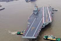 Tàu sân bay Phúc Kiến trong chuyến chạy thử nghiệm đầu tiên trên biển ngày 1/5. Ảnh: China Daily