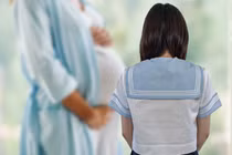 Làn sóng phẫn nộ trỗi dậy ở Trung Quốc sau khi có thông tin một người đàn ông đã trả cho một cô gái vị thành viên 124.000 USD để mang thai hộ một cặp song sinh. Ảnh: Shutterstock.