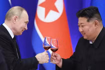 Tổng thống Nga Vladimir Putin và nhà lãnh đạo Triều Tiên Kim Jong-un tham dự tiệc chiêu đãi ở Bình Nhưỡng, ngày 19/6/2024 (Ảnh: Sputnik)