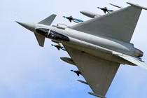 Chiến đấu cơ Eurofighter Typhoon bị đánh giá là yếu hơn nhiều so với F-35 của Mỹ. Ảnh: MW.
