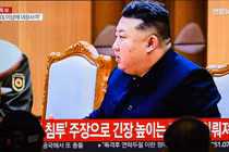 Bản tin phát thanh ở Seoul, Hàn Quốc cho thấy nhà lãnh đạo Triều Tiên Kim Jong-un phát biểu tại cuộc họp chính phủ ngày 15/10/2024 (Ảnh: Getty)