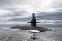 Tàu ngầm tên lửa đạn đạo lớp Ohio USS Tennessee trở về Căn cứ tàu ngầm hải quân Kings Bay, Georgia, Mỹ vào ngày 6/2/2013. Ảnh: Reuters.