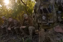 Binh sĩ Ukraine gần Pokrovsk ở Donbass vào ngày 1/10 (Ảnh: Getty)