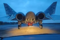 Su-57 với khoang vũ khí chính bên trong đang mở. Ảnh: MW.