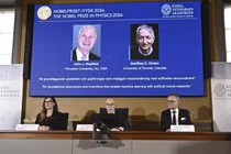 John J. Hopfield (trái), nhà khoa học ở Đại học Princeton (Mỹ), và Geoffrey E. Hinton, giáo sư tại Đại học Toronto (Canada) đoạt giải Nobel Vật lý năm nay (Ảnh: AP)