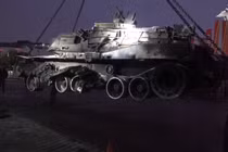 Nga trưng bày "chiến lợi phẩm" xe tăng Abrams, xe phá mìn M1150 tại cuộc triển lãm ở Moscow
