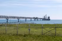Toàn cảnh nhà máy khí hóa lỏng do Sakhalin Energy vận hành tại Prigorodnoye trên đảo Sakhalin ở Thái Bình Dương, Nga ngày 15/7/2021. Ảnh: Reuters.