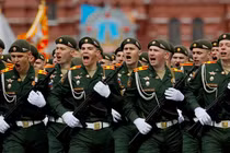Quân đội Nga diễu hành trong cuộc duyệt binh Ngày Chiến thắng tại Quảng trường Đỏ ở Moscow, Nga ngày 9/5/2024 (Ảnh: Reuters)