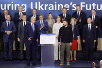 Các nhà lãnh đạo phương Tây và Tổng thống Ukraine Volodymyr Zelensky bên lề hội nghị thượng đỉnh NATO 2024 tại Washington, DC (Ảnh: Getty)