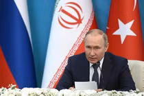 Tổng thống Nga Vladimir Putin trong cuộc họp báo ở Tehran ngày 17/7 (Ảnh: Sputnik)