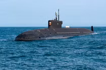 Tàu ngầm hạt nhân Knyaz Pozharsky của Nga ngoài khơi vùng Murmansk, ngày 1/8. Ảnh: Sputnik.