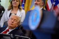 Tổng thống Mỹ Donald Trump xuất hiện tại một sự kiện về việc hạ giá thuốc tại Phòng Bầu dục ở Nhà Trắng vào ngày 6/11. Ảnh: Getty.
