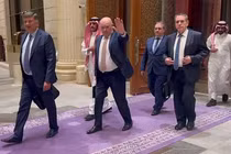 Phái đoàn Nga xuất hiện sau cuộc đàm phán Mỹ-Nga tại Riyadh, Arab Saudi ngày 24/3. Ảnh: Sputnik.