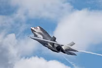 Một chiếc chiến đấu cơ F-35B. Ảnh: Getty.