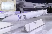 Xác tên lửa PL-15E Ấn Độ tìm được (dưới) không phải là một quả đạn hoàn chỉnh. Ảnh: Army Recognition.