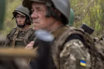 Các binh sĩ Ukraine thuộc Lữ đoàn bộ binh số 43, ở vùng Kharkov, Ukraine ngày 5/6/2024 (Ảnh: Getty)