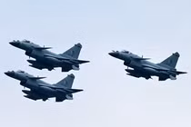 Chiến đấu cơ J-10C do Trung Quốc sản xuất. Ảnh: AFP.