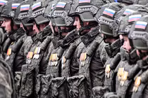 Quân nhân Nga diễu hành trên Quảng trường Đỏ ở Moscow trong cuộc duyệt binh Ngày Chiến thắng vào ngày 9/5/2024 (Ảnh: Getty)