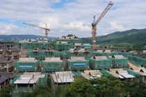 Ngày càng có thêm nhiều người mua nhà ở Trung Quốc từ chối trả nợ đối với các dự án dang dở (Ảnh: Reuters)