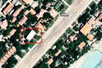 Cho đến tối nay (11/7), trên ứng dụng Google Map, hình ảnh lá quốc kỳ chưa xuất hiện trở lại trên nhà hội trường đảo Trường Sa Lớn.