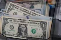 Đồng USD mạnh cùng việc Fed nâng lãi suất đã gây hiệu ứng tiêu cực tới nhiều quốc gia trên thế giới (Ảnh: Bloomberg)