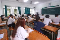 Phó Thủ tướng Lê Minh Khái và Phó Thủ tướng Vũ Đức Đam vừa có văn bản chỉ đạo hoàn chỉnh Nghị quyết của Chính phủ để điều chỉnh lộ trình và một số nội dung quy định liên quan về học phí.