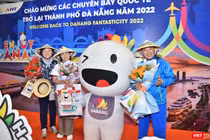 Những vị khách đầu tiên từ Incheon (Hàn Quốc) trở lại Đà Nẵng do hãng hàng không lớn nhất Hàn Quốc - Korean Air khai thác
