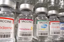 Rất ít doanh nghiệp dược Việt Nam được hưởng lợi từ hoạt động nhập khẩu vaccine hoặc thuốc điều trị Covid-19 (Ảnh minh họa - Nguồn: Internet)