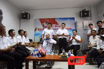 Chiều 19/11, cuộc hội ngộ bất ngờ, đầy ý nghĩa của những người cựu binh Gạc Ma được diễn ra ngay tại khu điều trị của cựu binh Dương Văn Dũng 