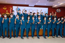 24 bác sĩ, điều dưỡng của BV Tai Mũi Họng Trung ương thể hiện quyết tâm vào TP. HCM chống dịch (Ảnh - BVCC)